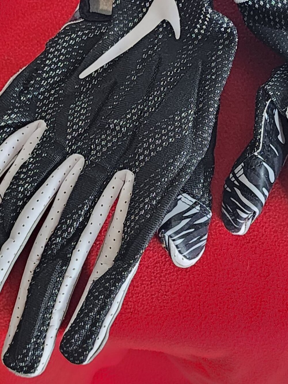Nike Superbad NFL Officially Licensed Game Issued Receiver Football Gloves 2XL - Picture 4 of 16